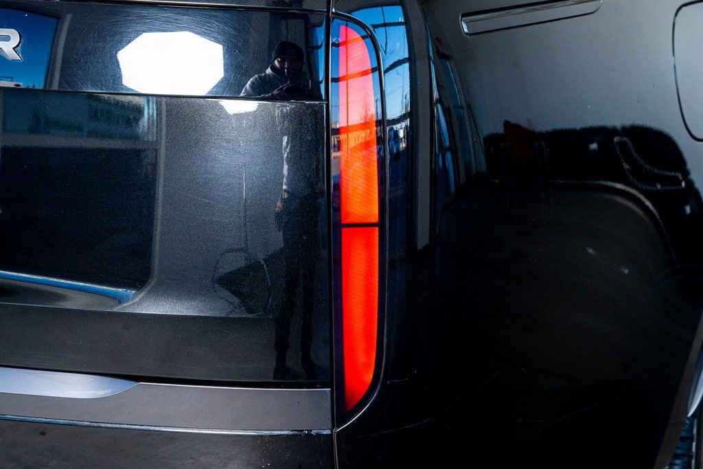 Used 2024 Land Rover Range Rover Autobiography image 29