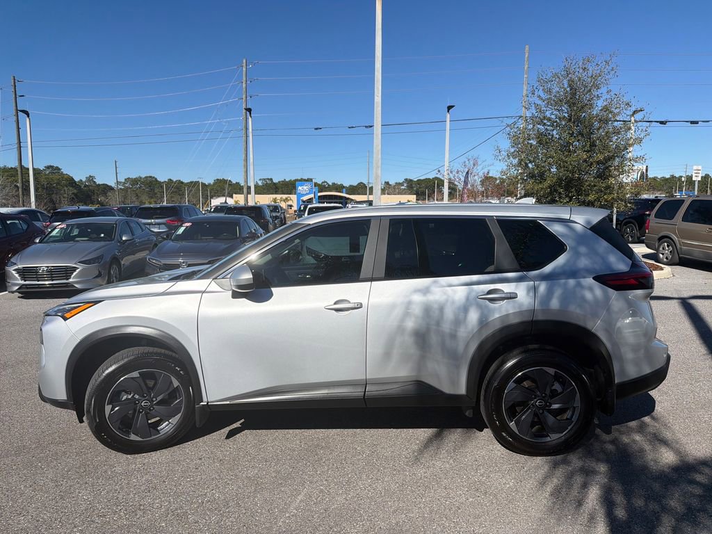 Used 2024 Nissan Rogue SV image 5