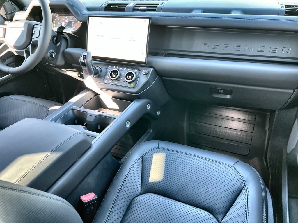 New 2026 Land Rover Defender 110 X-Dynamic SE AWD/4WD image 14