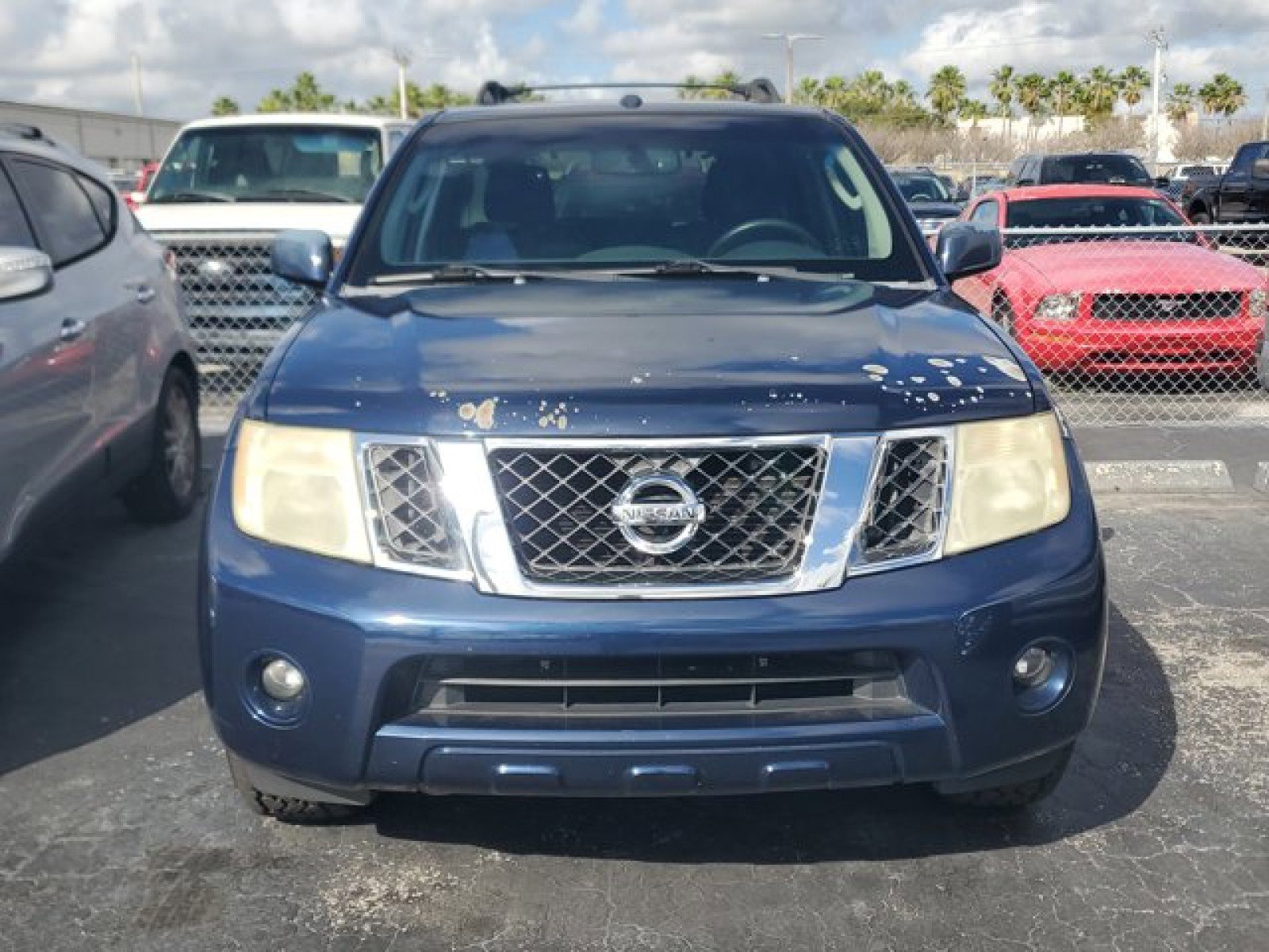 Used 2008 Nissan Pathfinder SE w/ Premium Pkg image 2