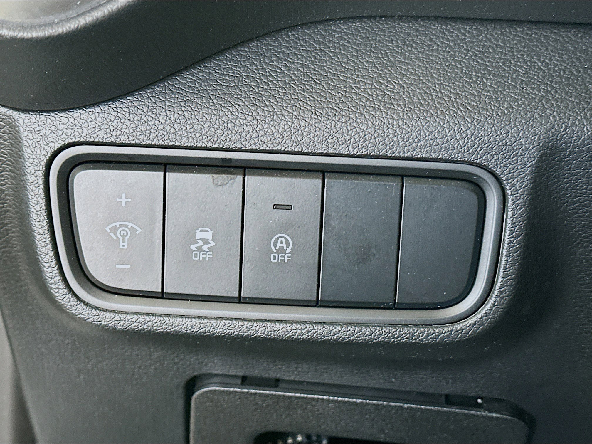 Used 2025 Kia Soul LX w/ LX Technology Package FWD image 17