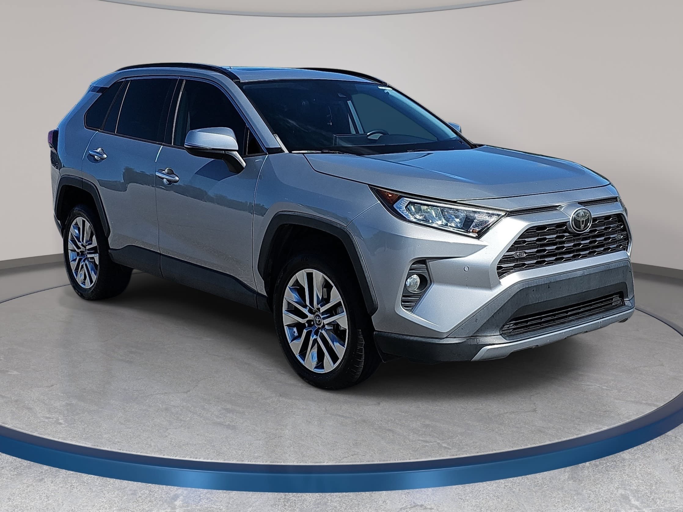 Used 2019 Toyota RAV4 Limited FWD image 3