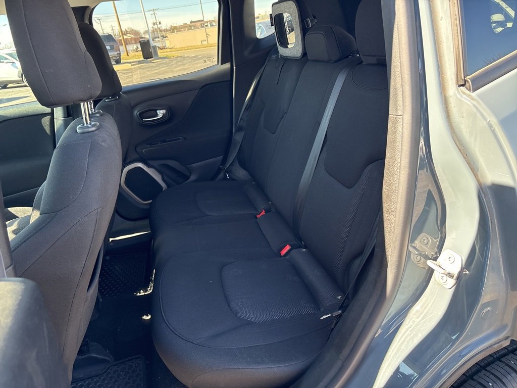 Used 2017 Jeep Renegade Latitude w/ Cold Weather Group image 9