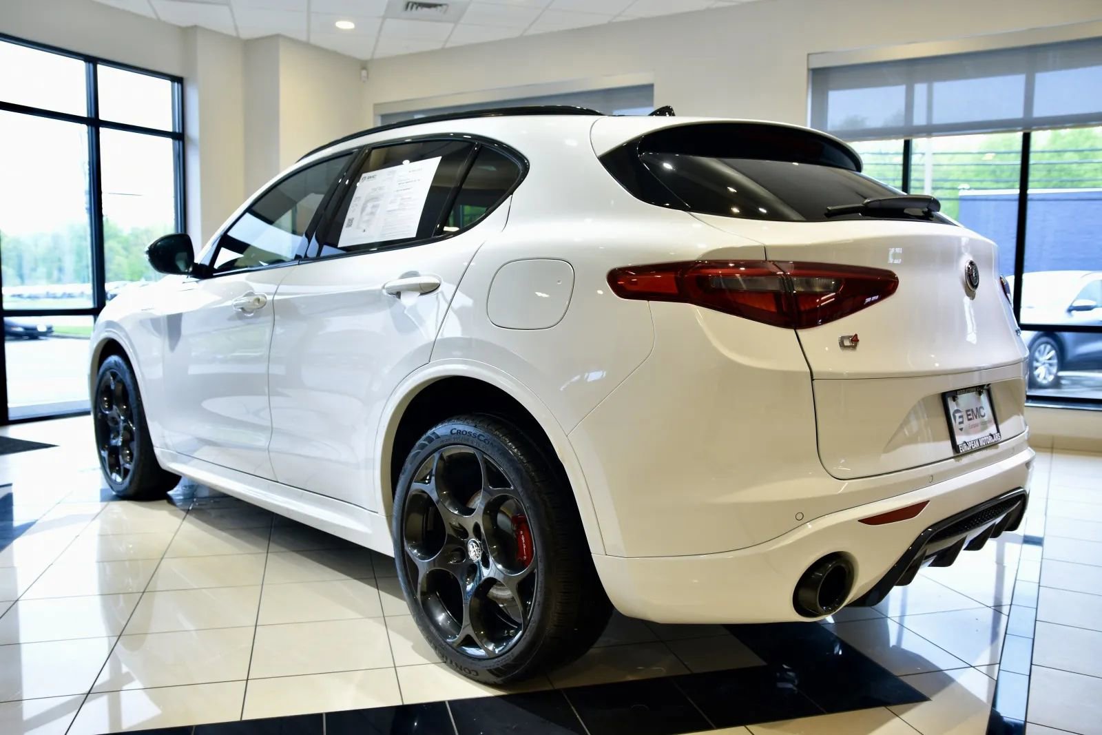Used 2022 Alfa Romeo Stelvio Veloce AWD/4WD image 4