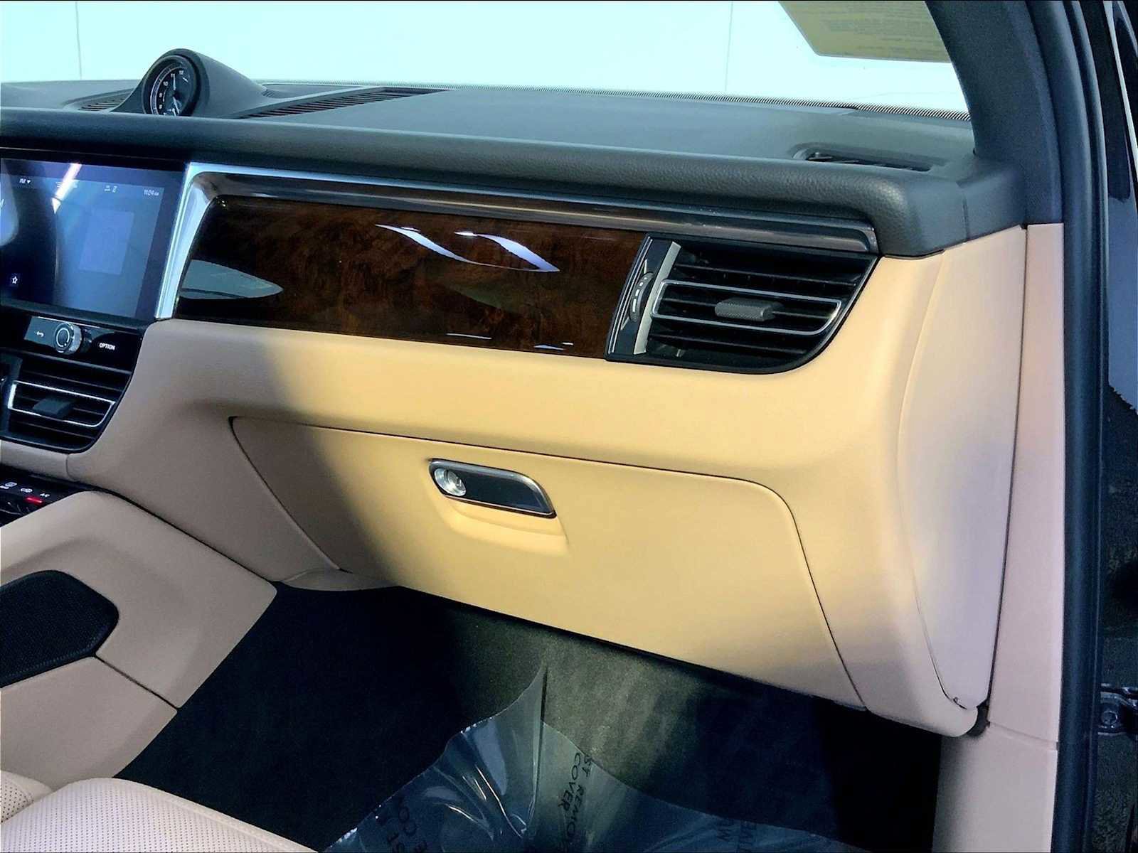 Certified 2023 Porsche Macan image 22