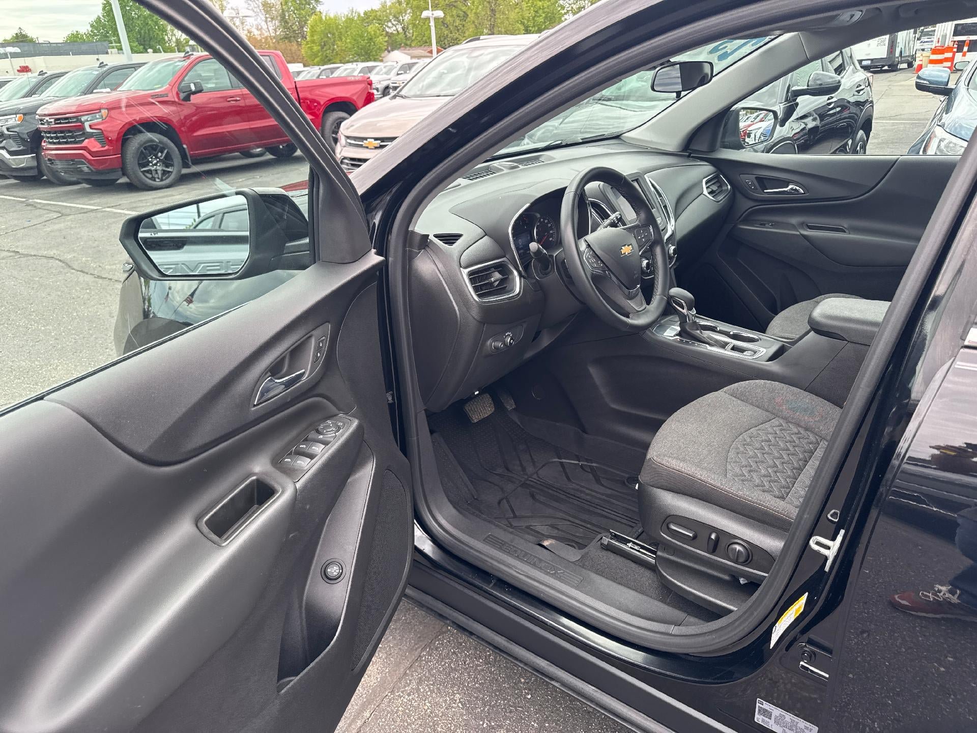 Used 2023 Chevrolet Equinox LT FWD image 9