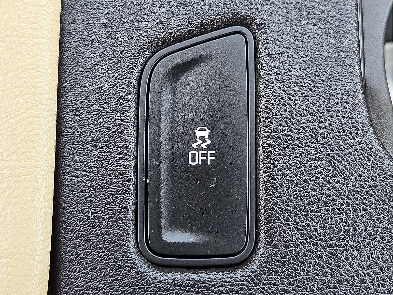 Used 2017 Cadillac XT5 Luxury w/ Driver Awareness Package image 17