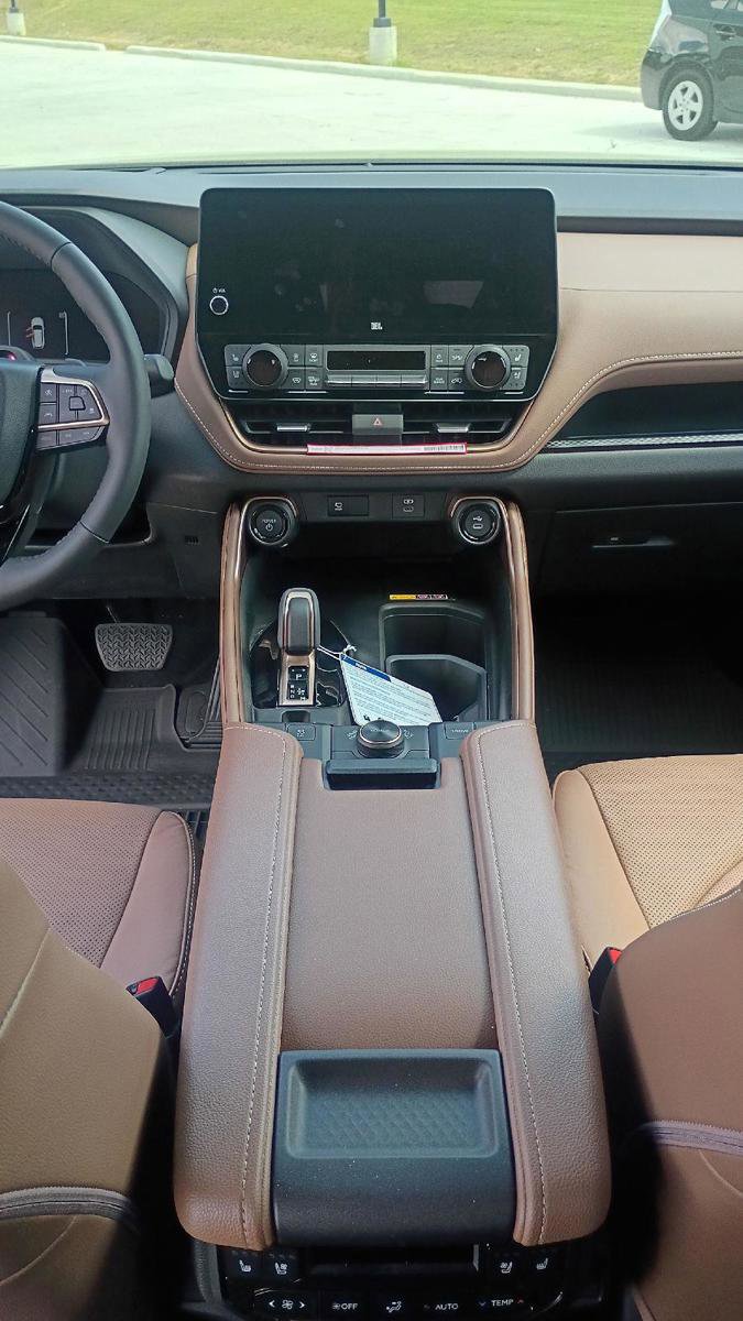 New 2026 Toyota Grand Highlander AWD Hybrid image 18