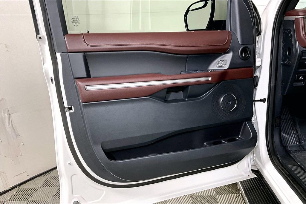 Used 2022 Ford Expedition Max Limited image 23