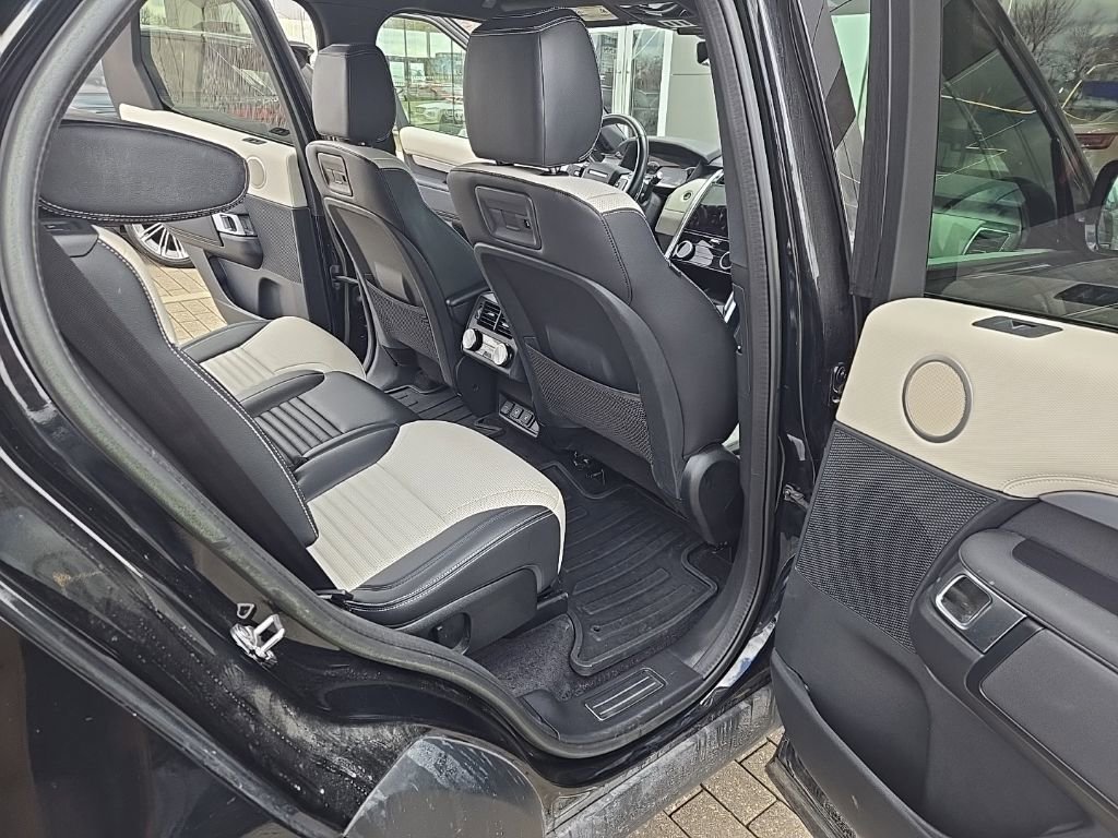 Used 2023 Land Rover Discovery S R-Dynamic image 19