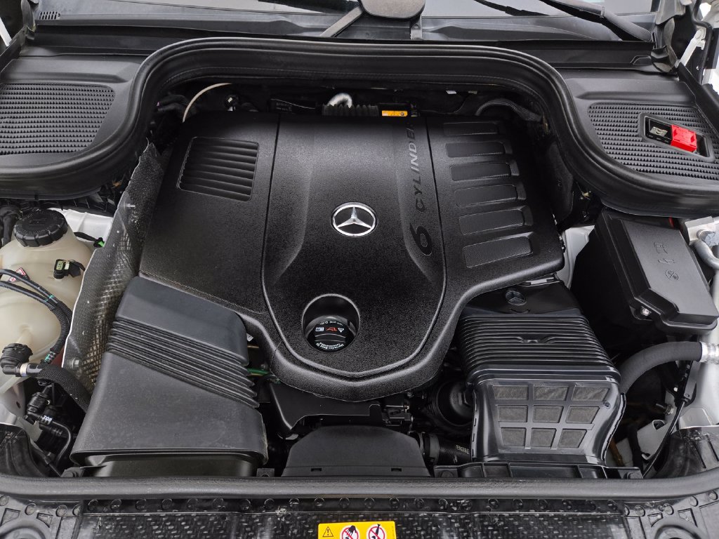 Used 2024 Mercedes-Benz GLS 450 4MATIC image 40