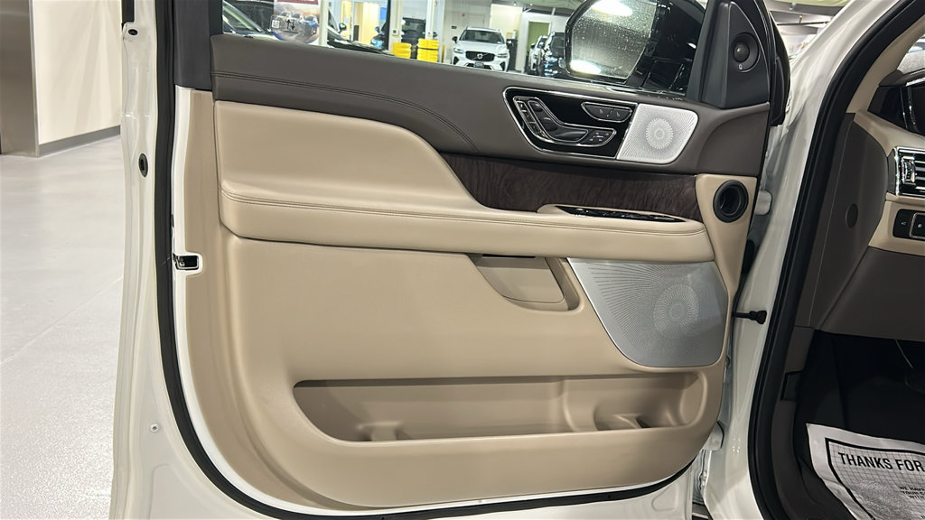 Used 2023 Lincoln Navigator L Reserve AWD/4WD image 9