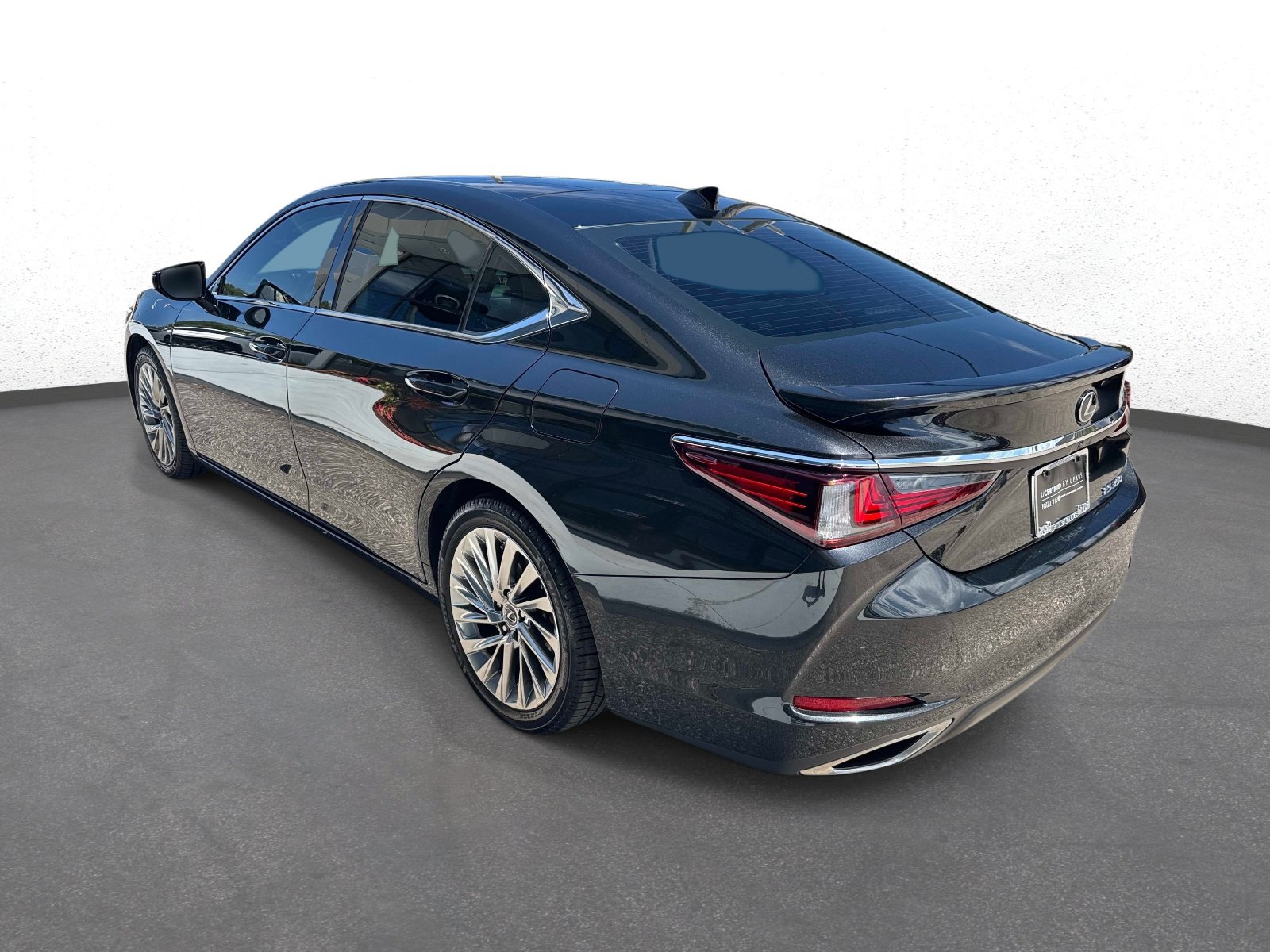 Certified 2022 Lexus ES 350 Ultra Luxury w/ Accessory Package 2 FWD image 5