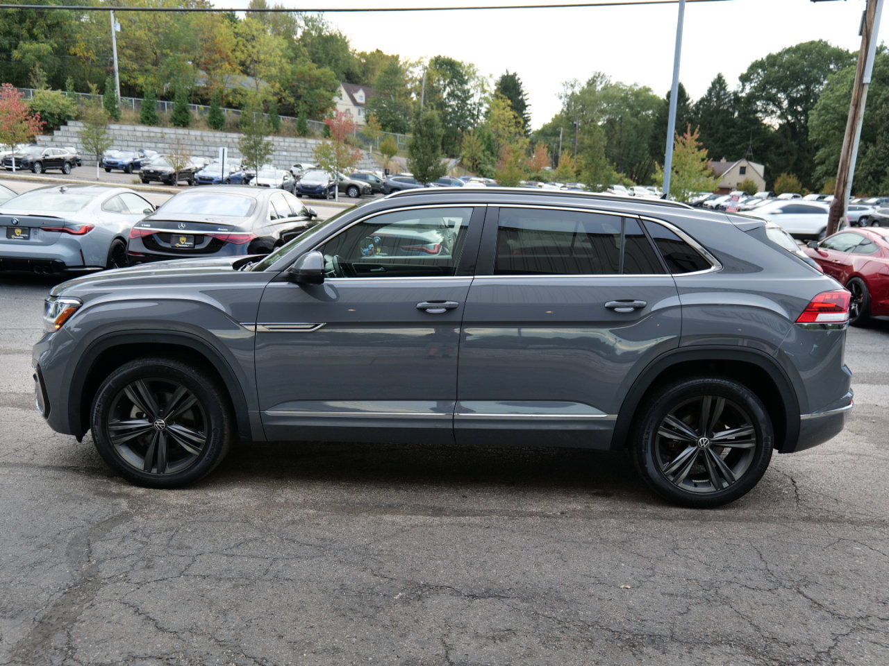 Used 2022 Volkswagen Atlas Cross Sport SEL R-Line image 8