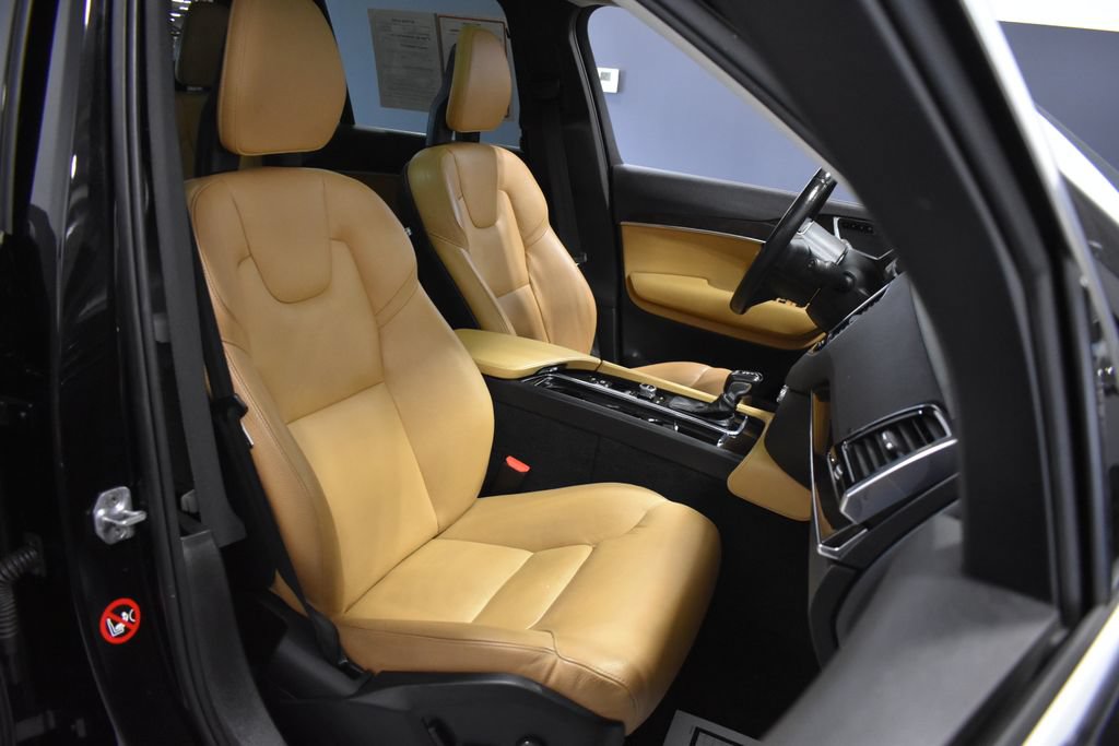 Used 2016 Volvo XC90 T6 Momentum w/ Momentum Plus Package AWD/4WD image 13