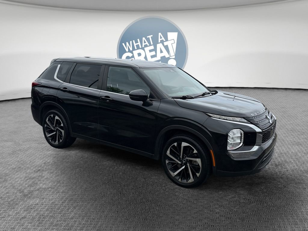 Used 2022 Mitsubishi Outlander ES AWD/4WD image 1