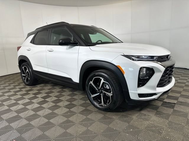 Used 2023 Chevrolet TrailBlazer RS w/ Sun and Liftgate Package image 2