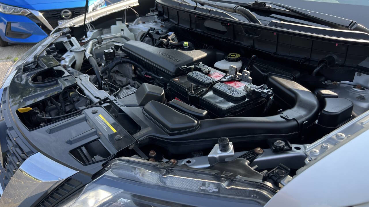 Used 2018 Nissan Rogue SV w/ Premium Package image 37
