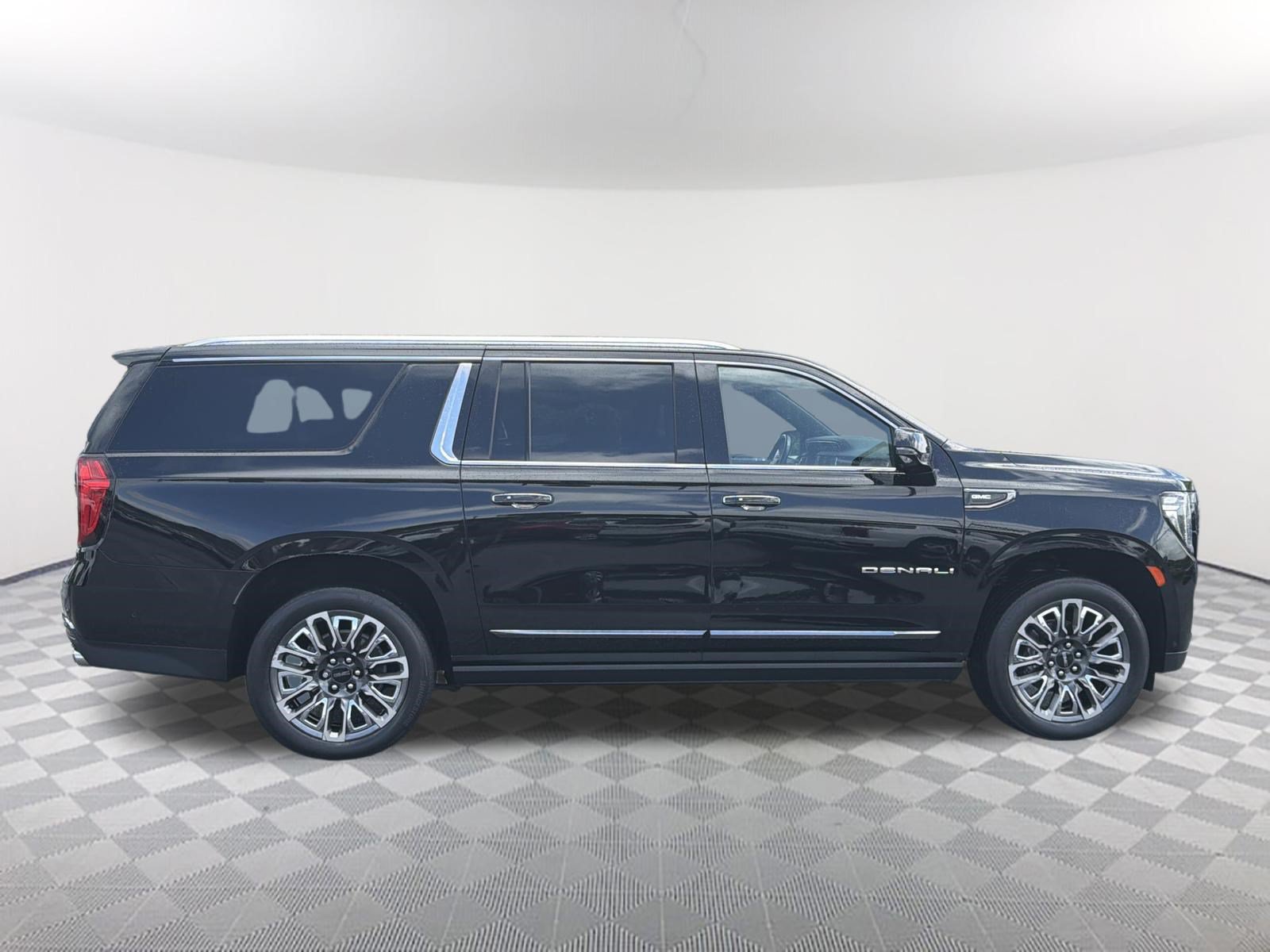 Certified 2023 GMC Yukon XL Denali Ultimate AWD/4WD image 7