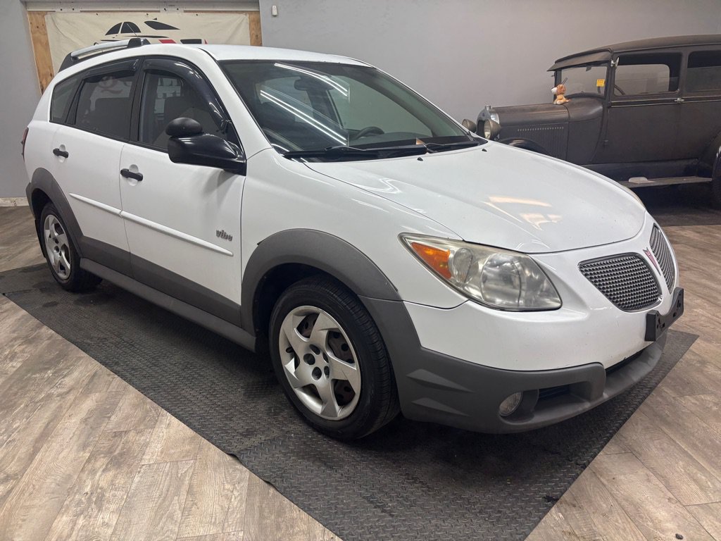 Used 2007 Pontiac Vibe w/ Sun And Sound Package FWD image 3