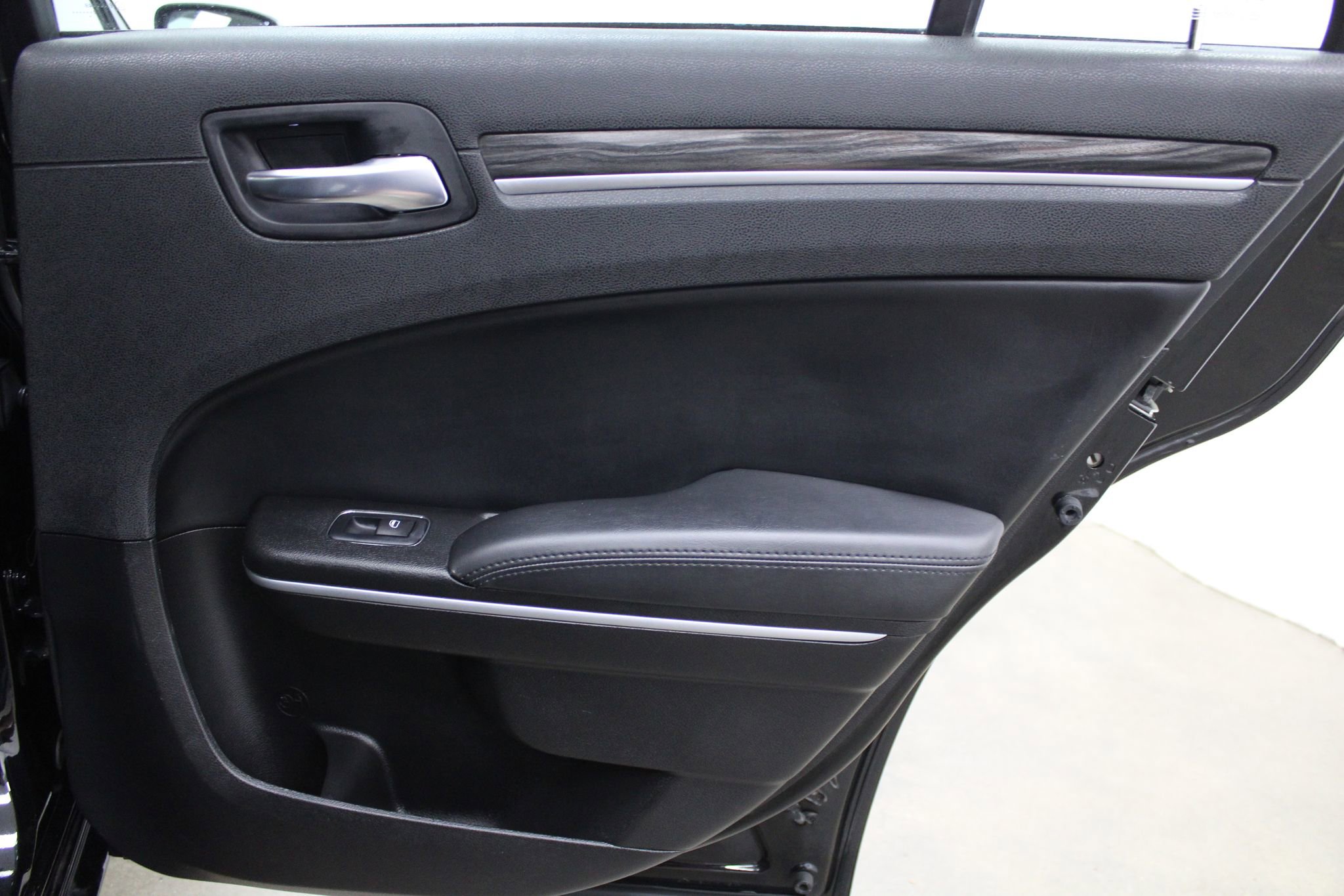 Used 2022 Chrysler 300 Touring w/ Sport Appearance Package RWD image 20