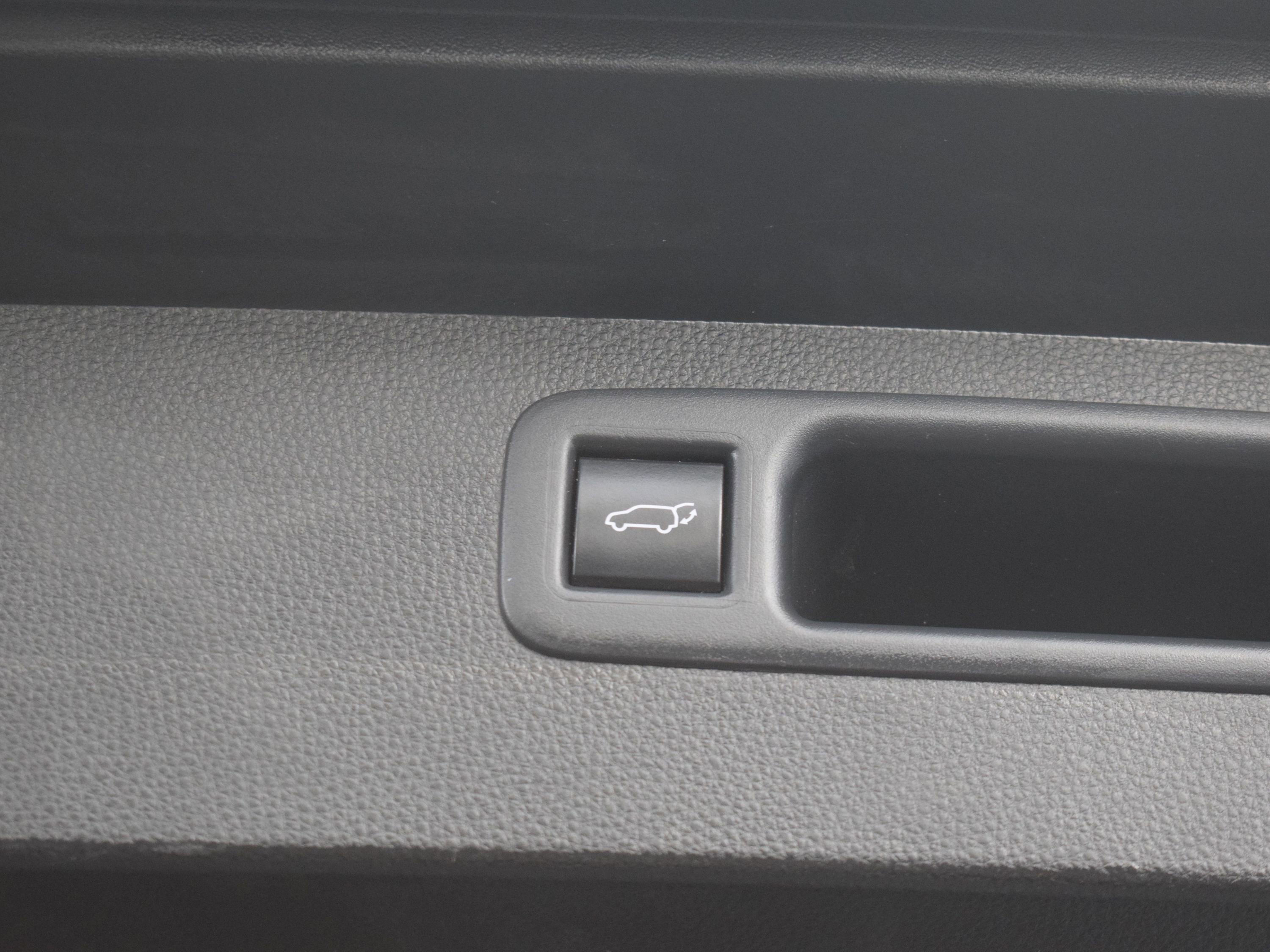 Used 2022 Toyota Highlander XLE AWD/4WD image 13