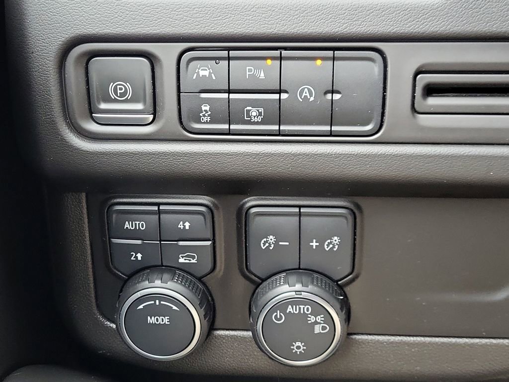 Used 2023 Chevrolet Suburban LT w/ Luxury Package AWD/4WD image 23