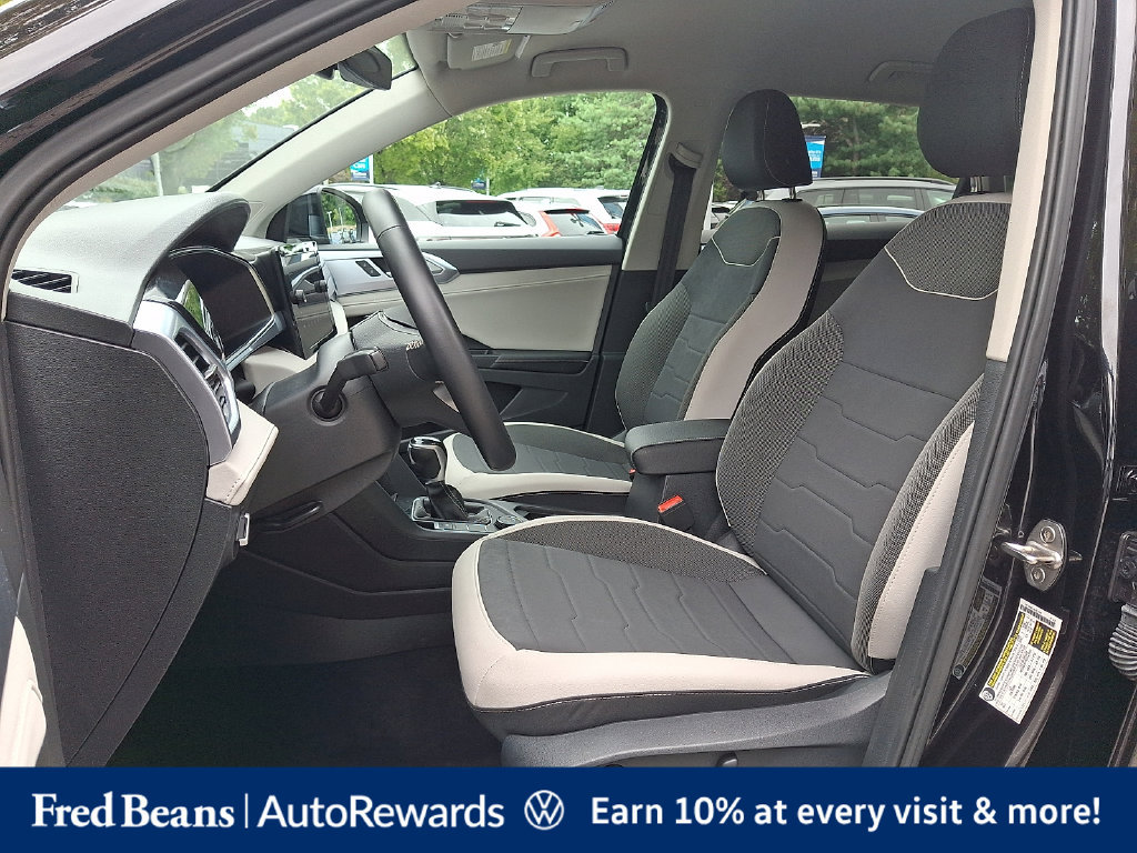 Certified 2025 Volkswagen Taos SE AWD/4WD image 18