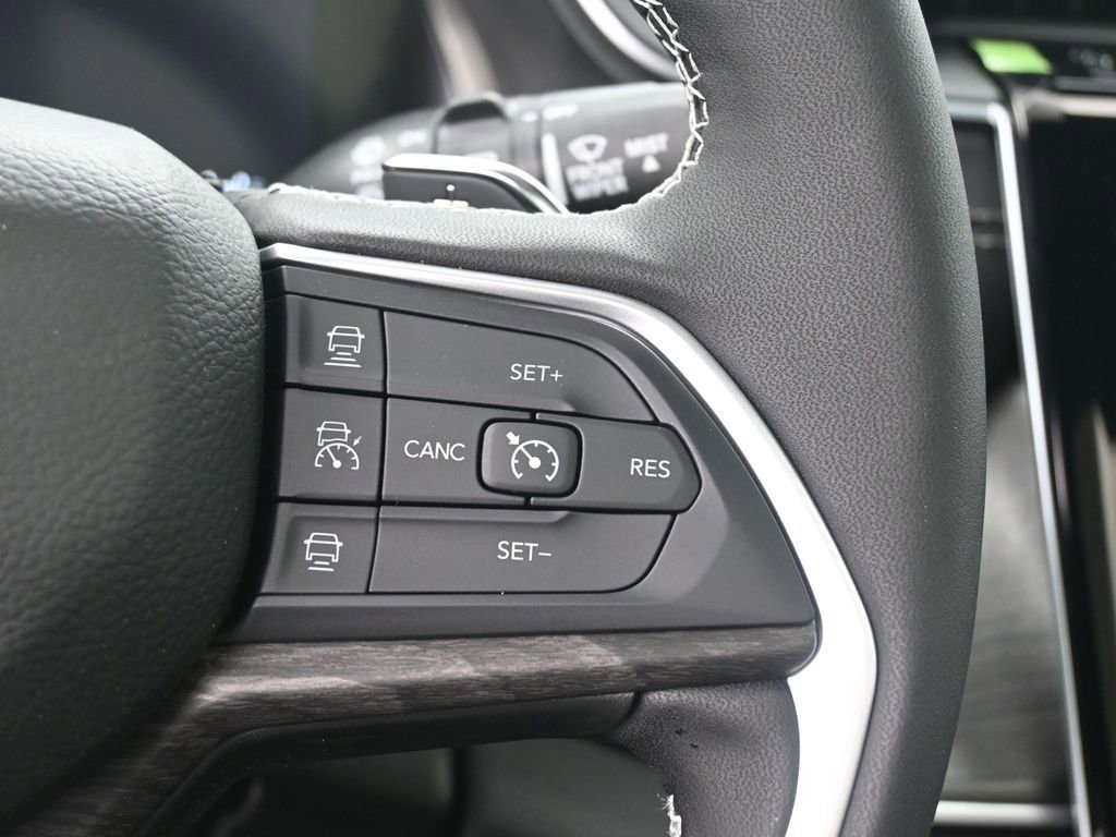 New 2025 Jeep Grand Cherokee Limited w/ Luxury Tech Group II image 24