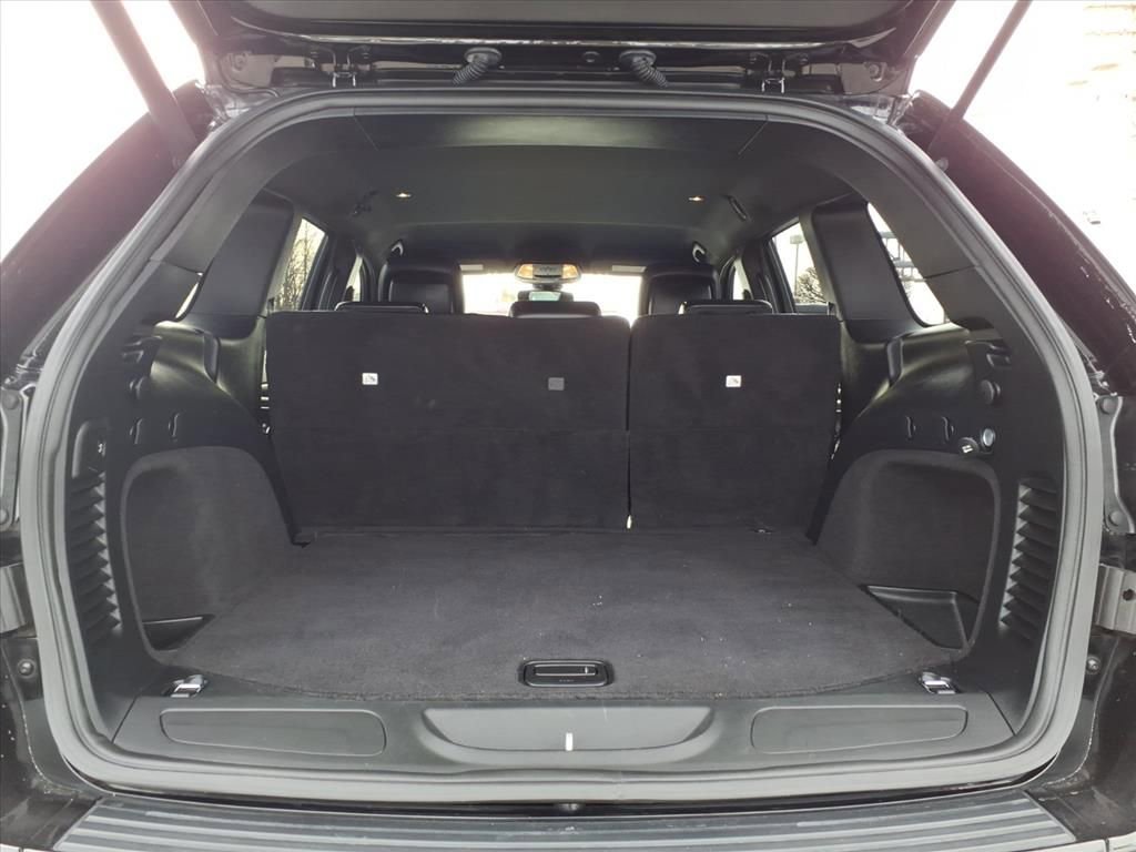 Used 2017 Jeep Grand Cherokee Altitude image 18