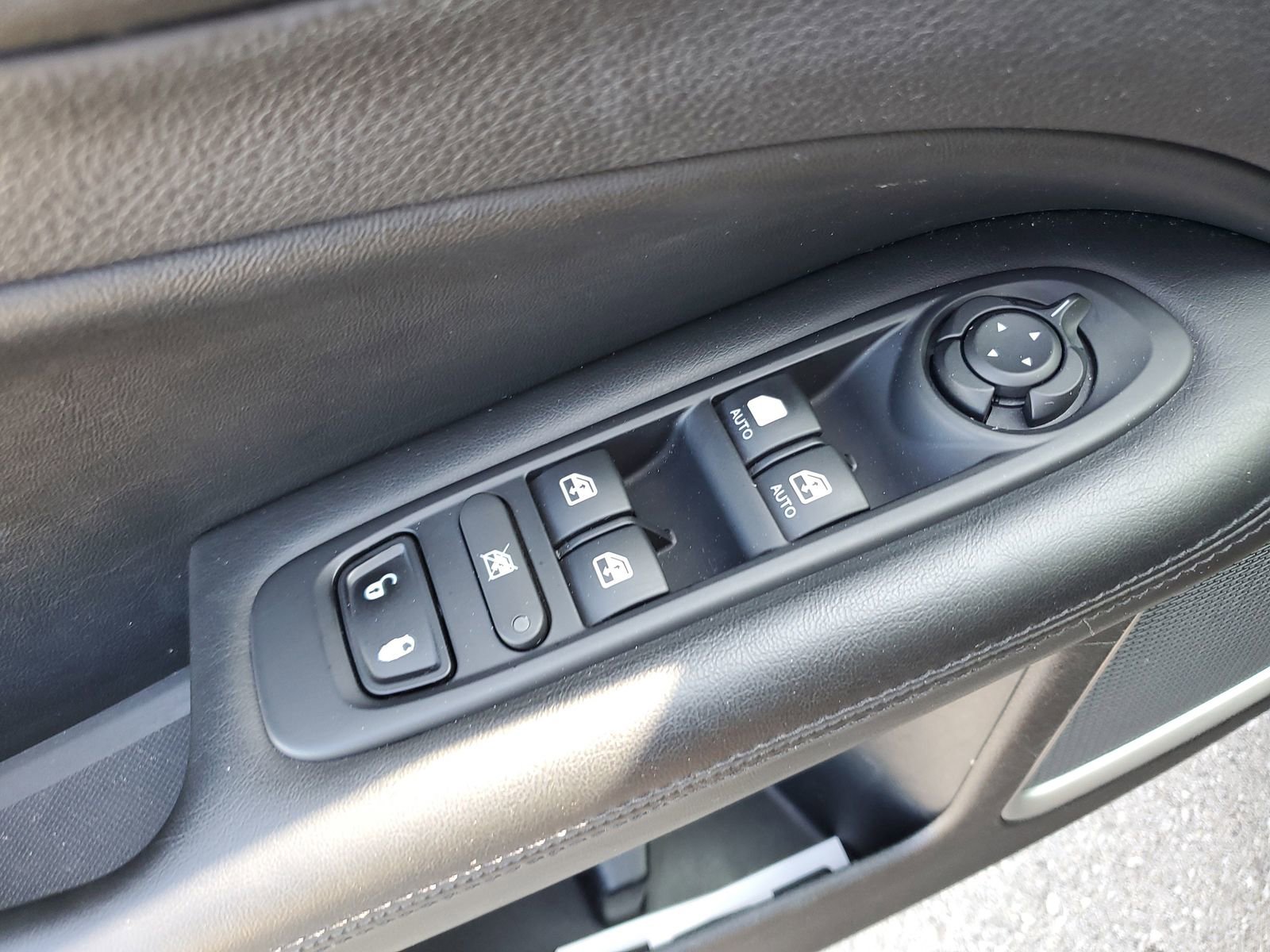 Used 2018 Jeep Compass Latitude AWD/4WD image 21