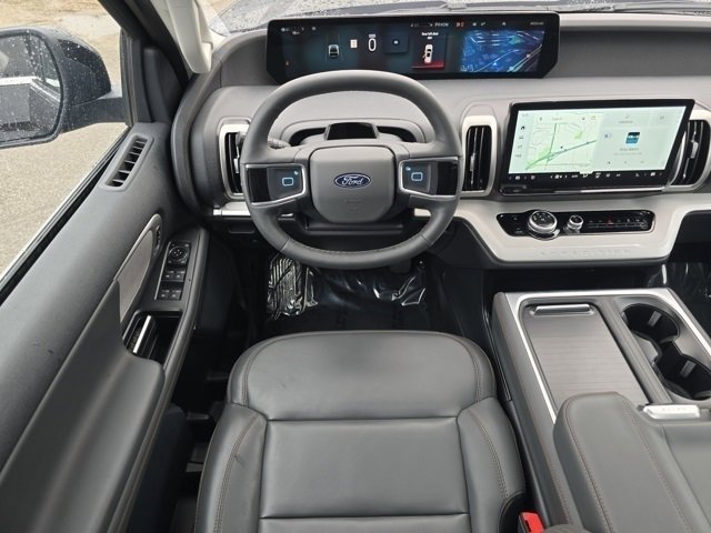 Used 2025 Ford Expedition Active image 4