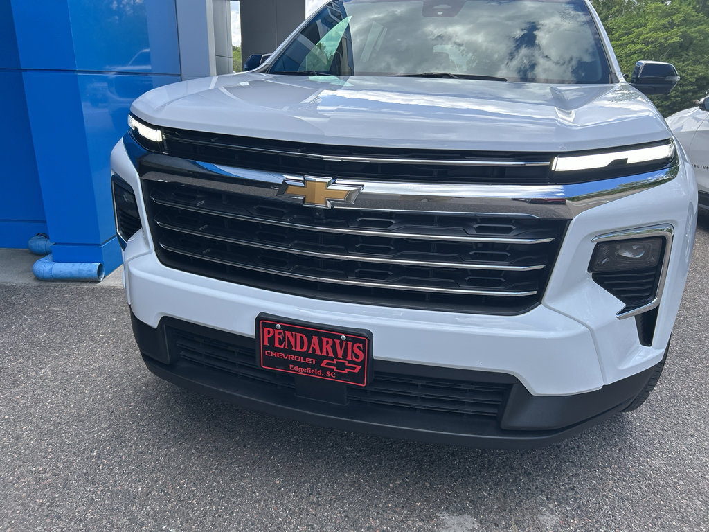 Used 2024 Chevrolet Traverse LT image 3