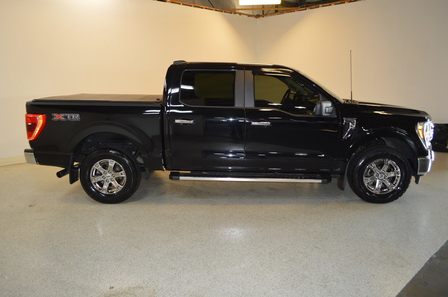 Used 2022 Ford F150 XLT w/ XTR Package image 2