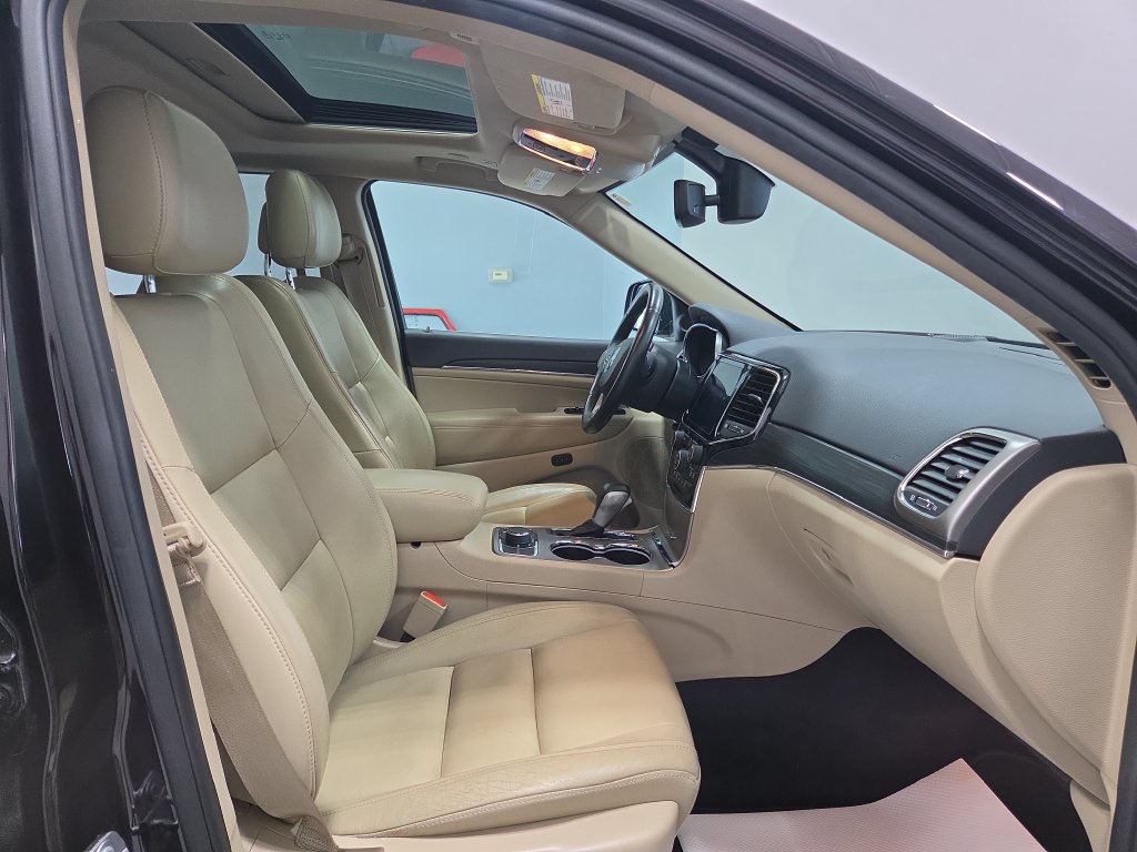 Used 2019 Jeep Grand Cherokee Limited AWD/4WD image 19