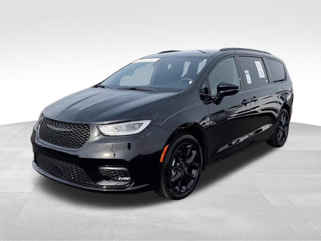 Used 2024 Chrysler Pacifica Touring-L w/ S Appearance Package FWD image 5