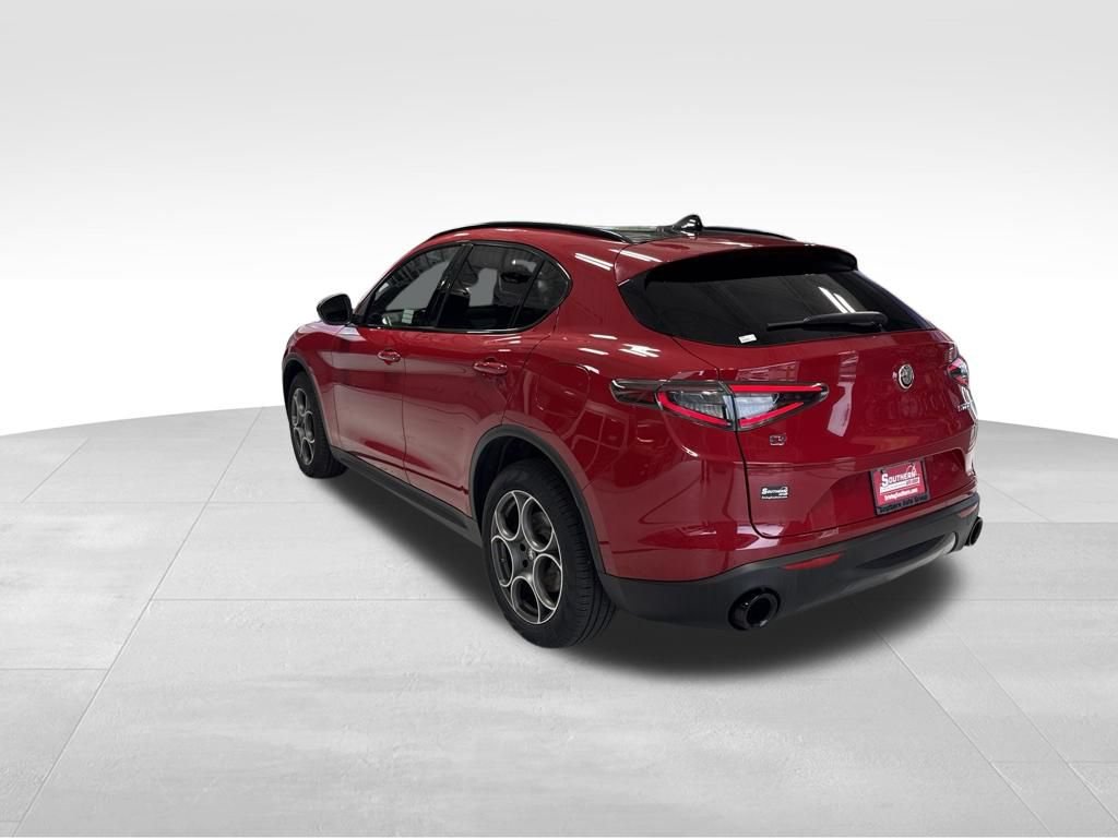 Used 2025 Alfa Romeo Stelvio Sprint w/ Convenience Package AWD/4WD image 5