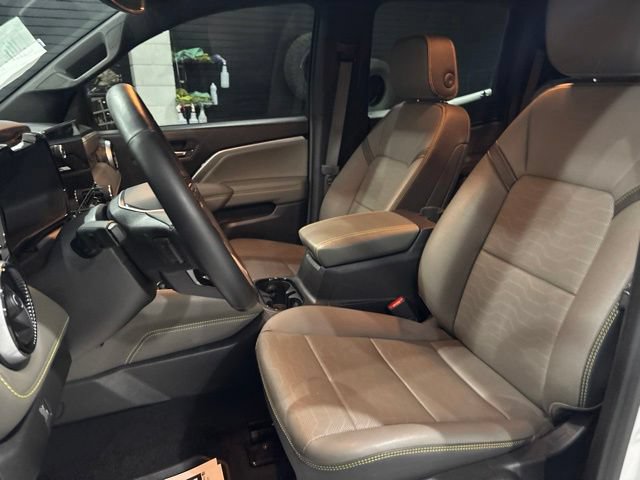 Used 2025 Chevrolet Colorado ZR2 w/ Technology Package AWD/4WD image 13