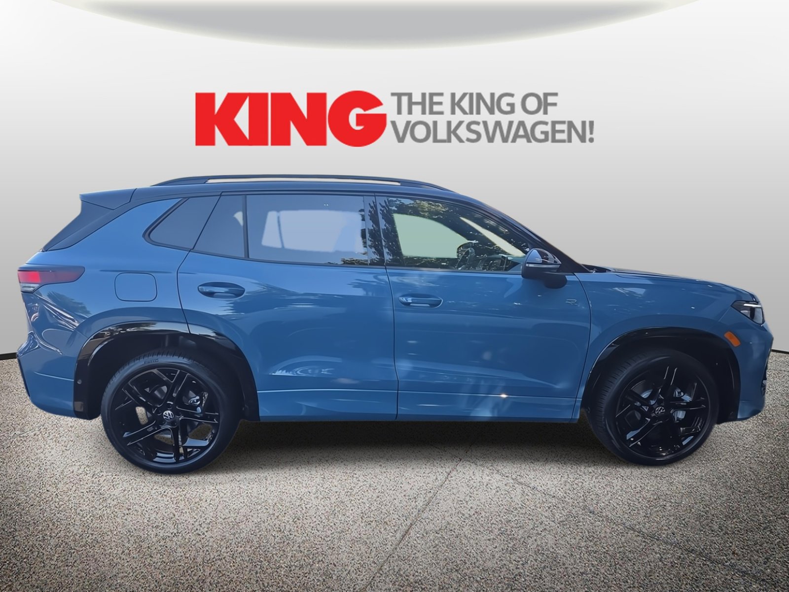 New 2025 Volkswagen Tiguan SE R-Line image 8