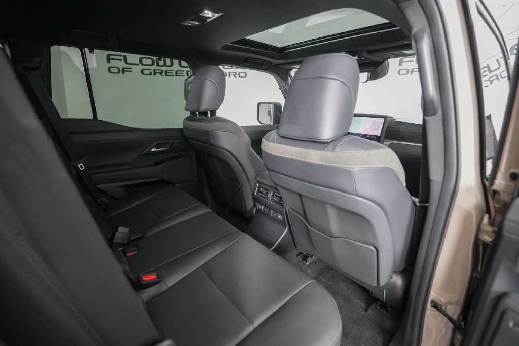 Used 2024 Lexus GX 550 AWD/4WD image 18