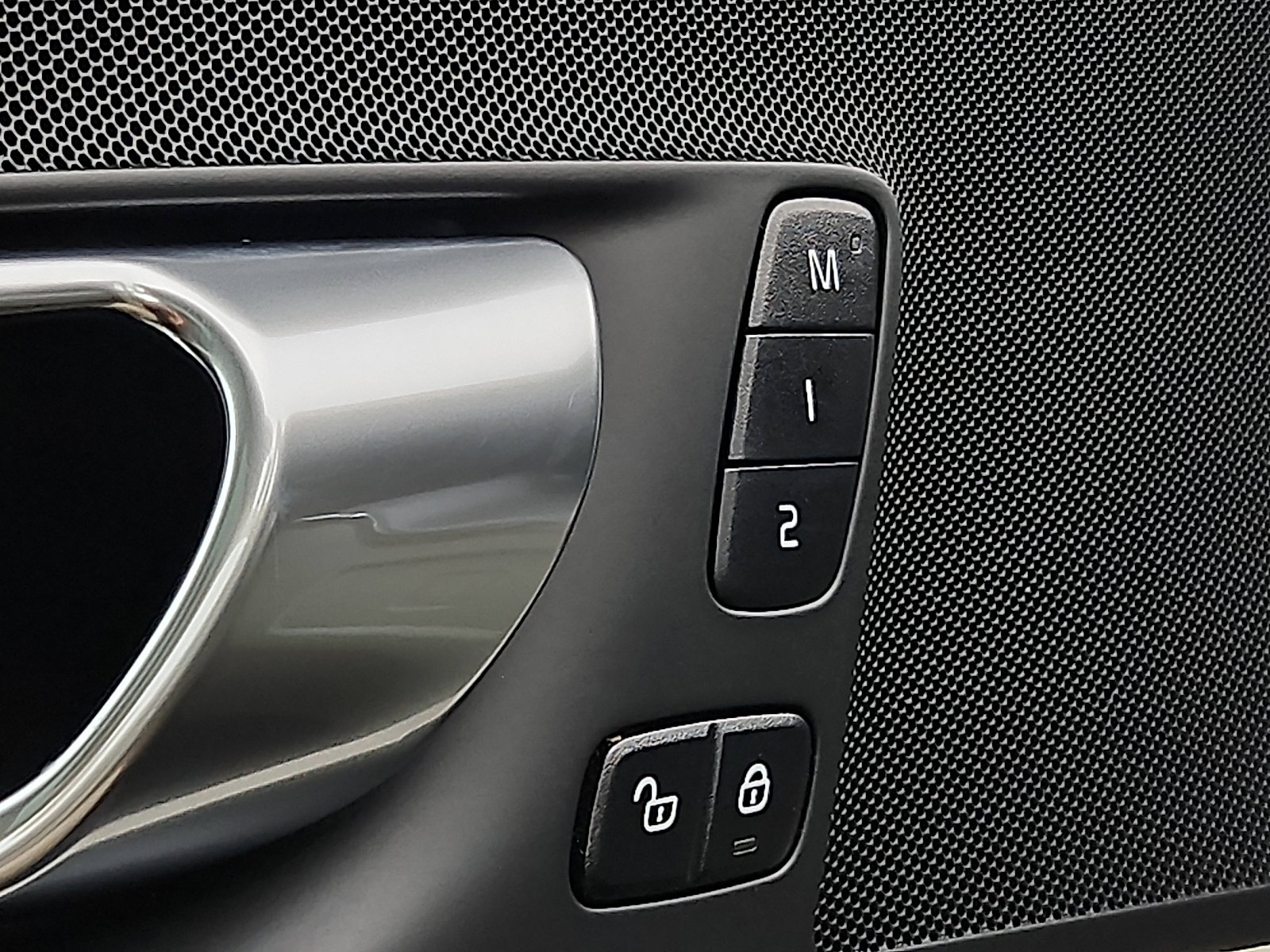 Certified 2024 Volvo XC60 B5 Core w/ Climate Package image 25