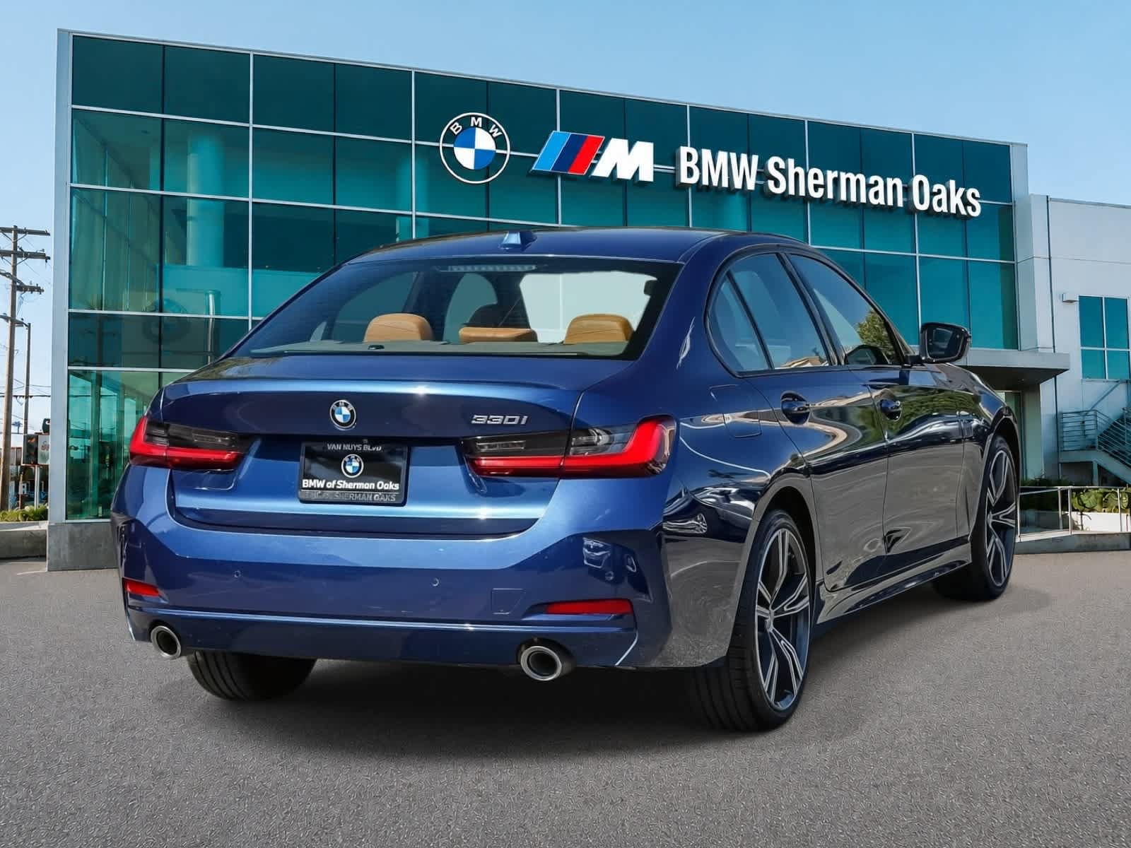Used 2023 BMW 330i Sedan w/ Premium Package RWD image 4