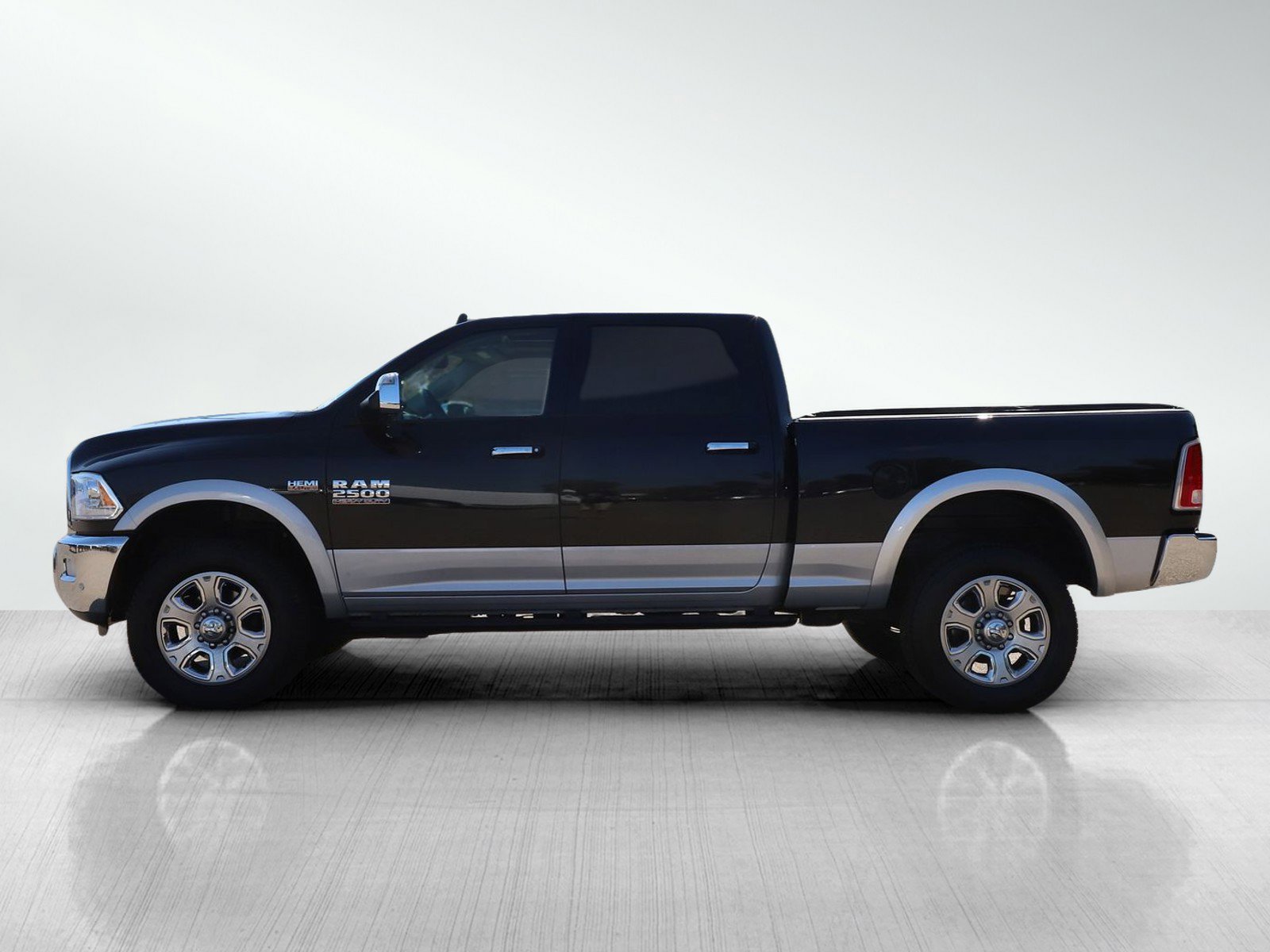 Used 2016 RAM 2500 Laramie image 2