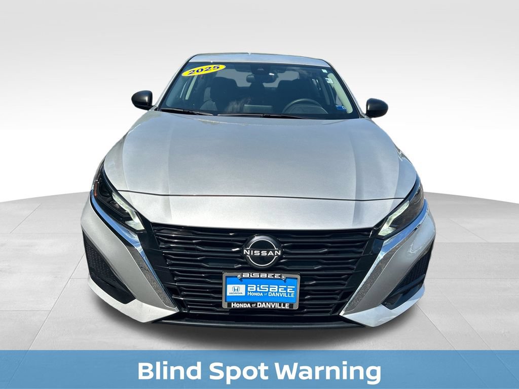 Used 2025 Nissan Altima 2.5 SV FWD image 11