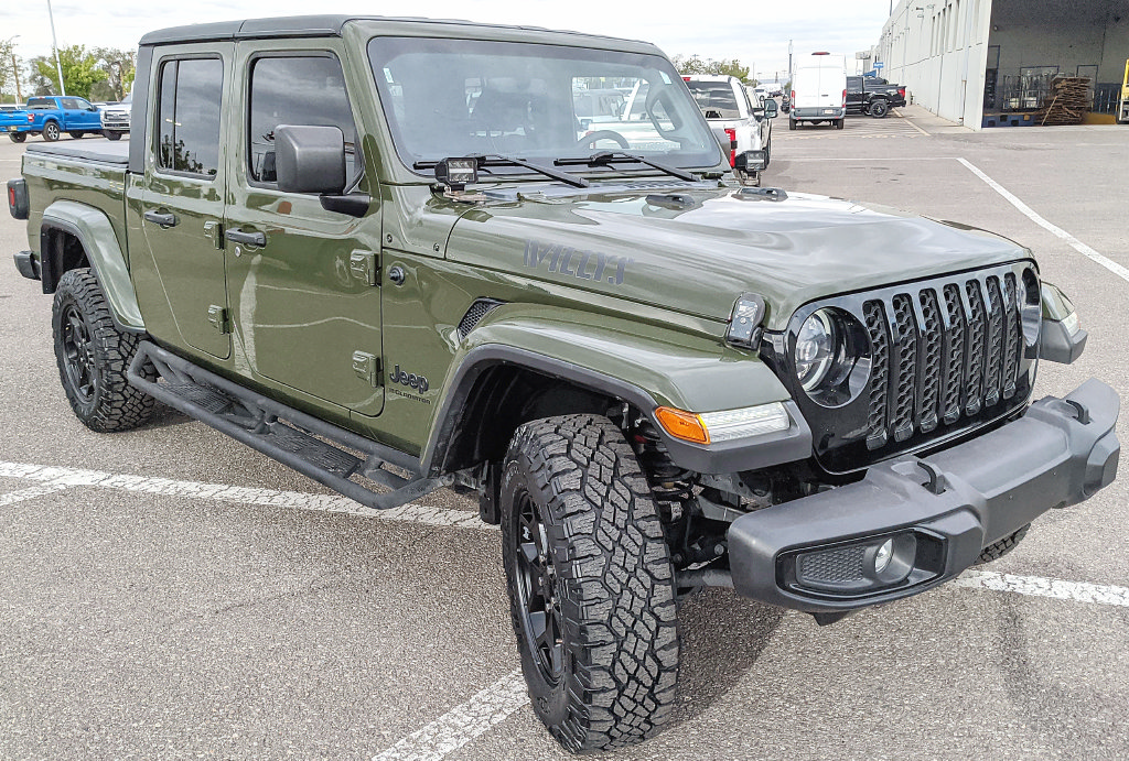 Used 2023 Jeep Gladiator Sport AWD/4WD image 1