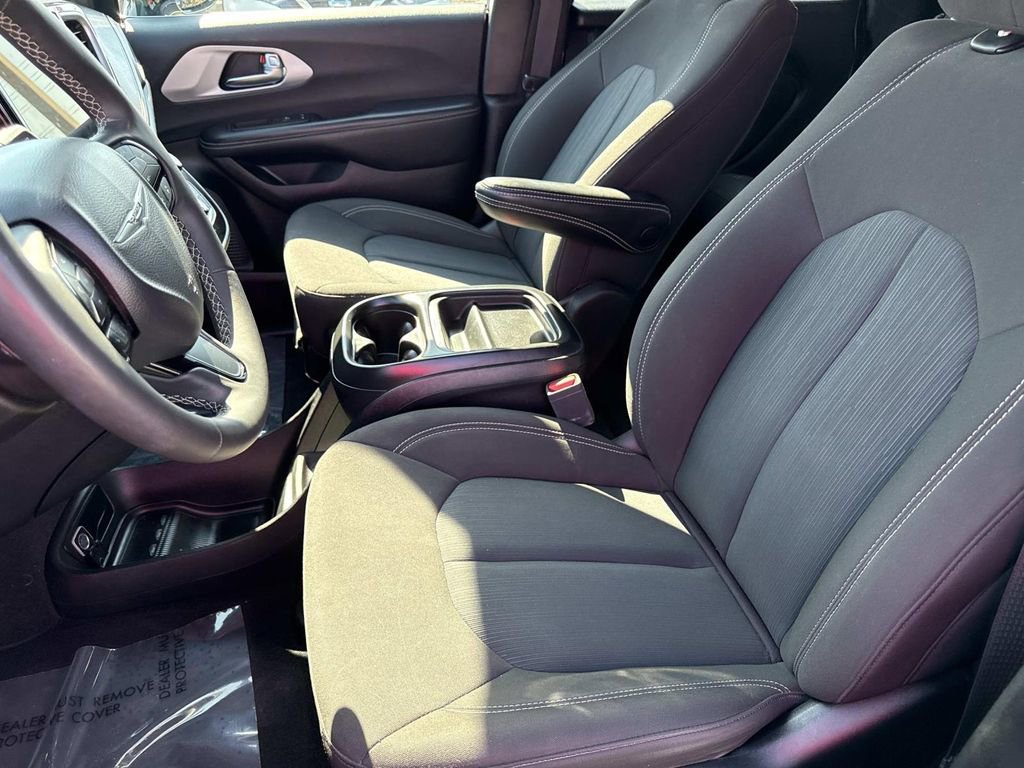 Used 2024 Chrysler Pacifica Touring image 22