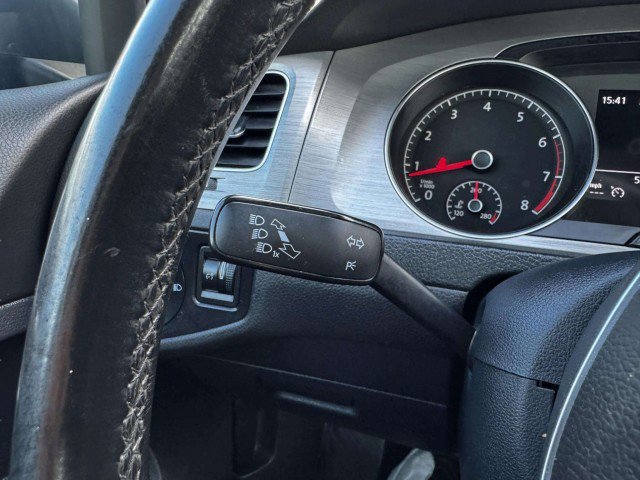 Used 2017 Volkswagen Golf SE image 22