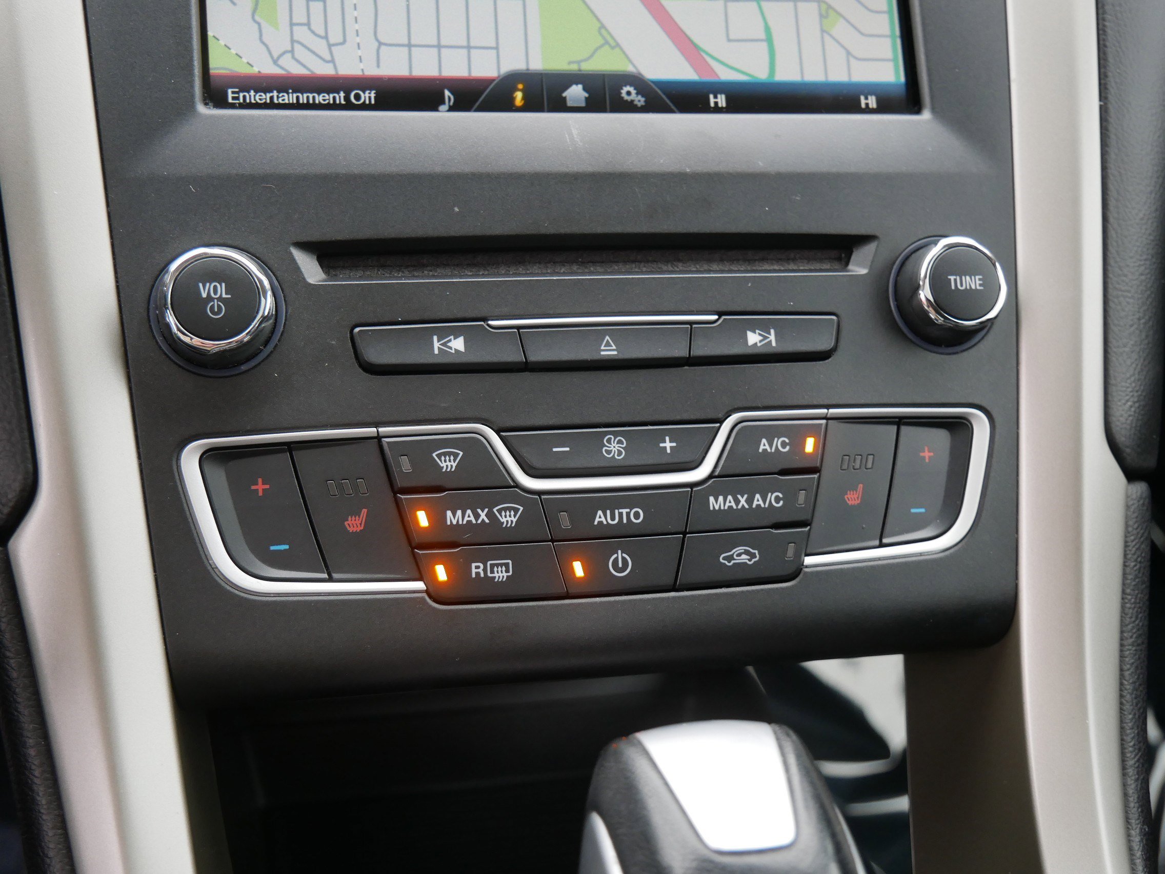 Used 2016 Ford Fusion SE w/ Equipment Group 202A image 23