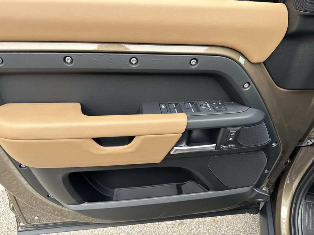 New 2026 Land Rover Defender 110 X-Dynamic SE image 19
