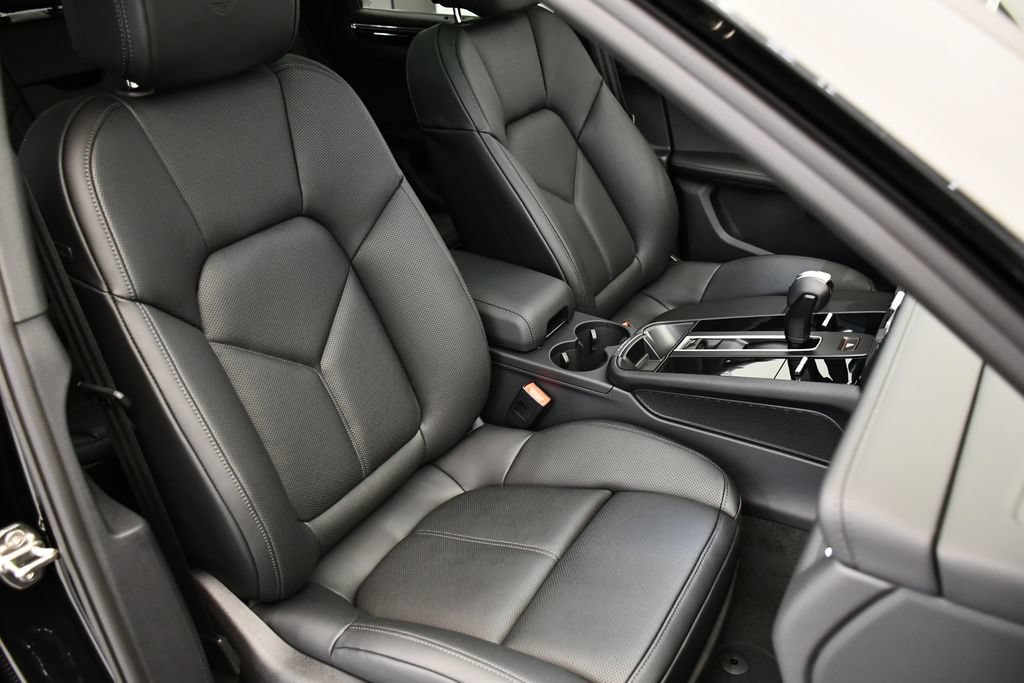 Certified 2026 Porsche Macan AWD/4WD image 52
